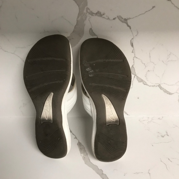 Clarks Cloudsteppers Brinkley Floral White Sandal Flip Flop Women’s US 5 - Picture 6 of 7